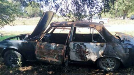 Un bombero fue acusado de quemar un auto