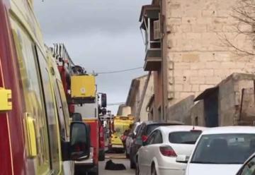 Tres bomberos intoxicados en un incendio en Vilafranca