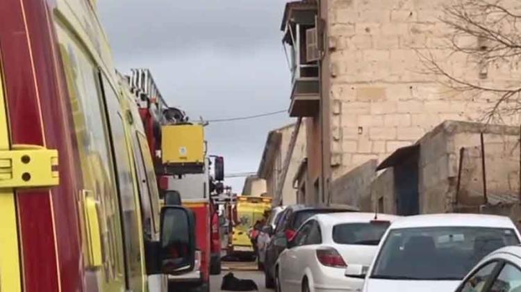 Tres bomberos intoxicados en un incendio en Vilafranca