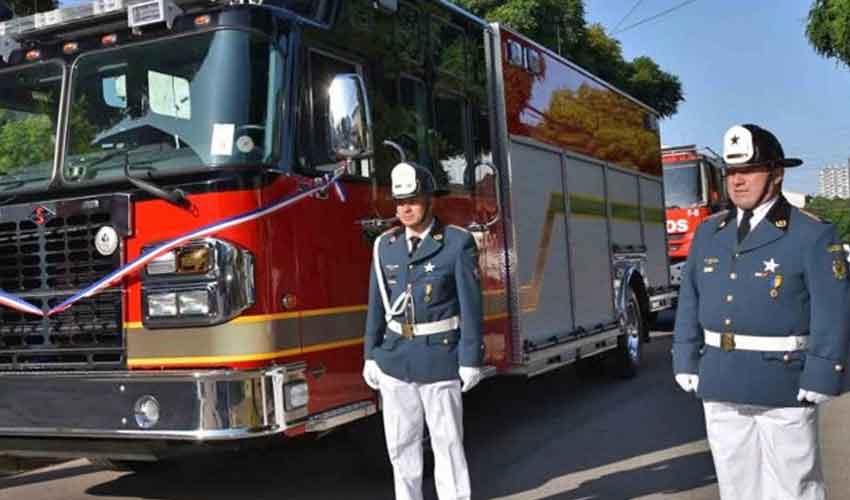 Bomberos de Concepción cambian carros usados por más de 50 años