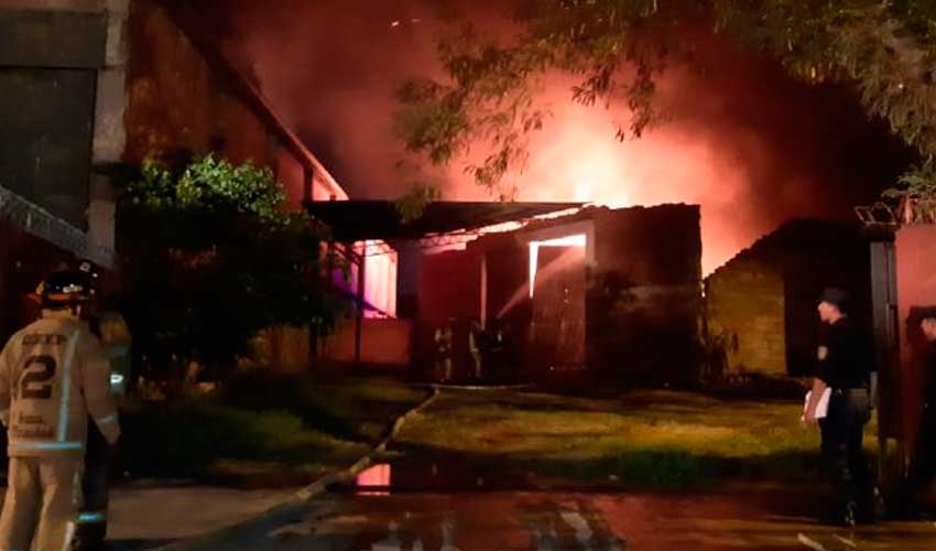 Incendio de depósito deja millonaria pérdida en Asunción