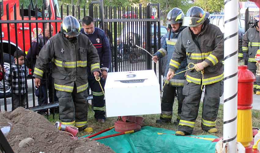 Bomberos rindieron último adiós a mascota de la Bomba España