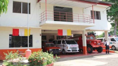 Cierran estación de Bomberos en Guararé para demolerla