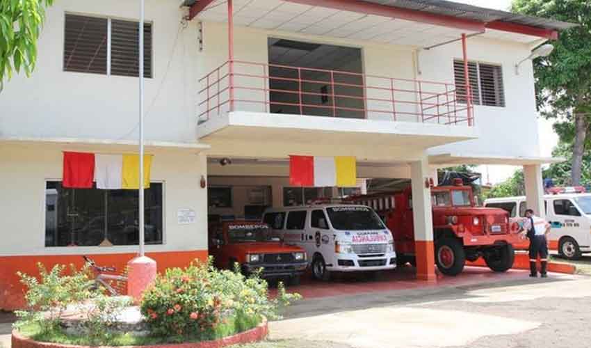 Cierran estación de Bomberos en Guararé para demolerla