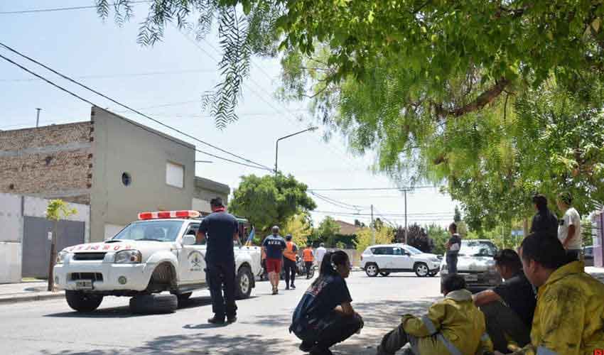 Chocaron a una unidad de incendio de los bomberos