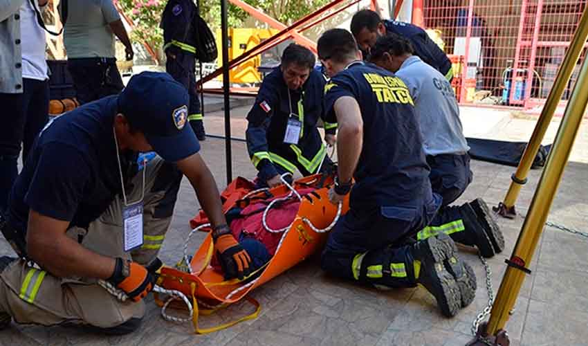 Bomberos conforman primer equipo de rescate urbano regional