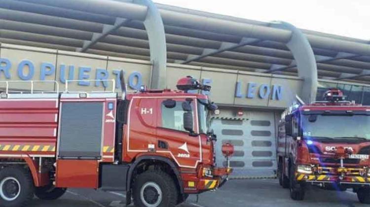 El Aeropuerto de León adquiere dos nuevos camiones de bomberos