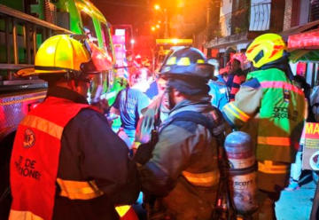 Incendio en Medellín dejó cinco bomberos lesionados
