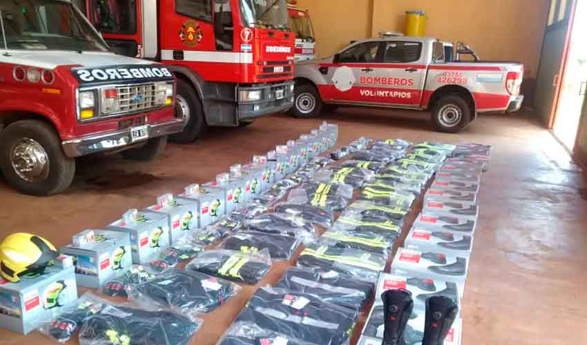 Bomberos Voluntarios de Oberá adquirieron indumentaria importada