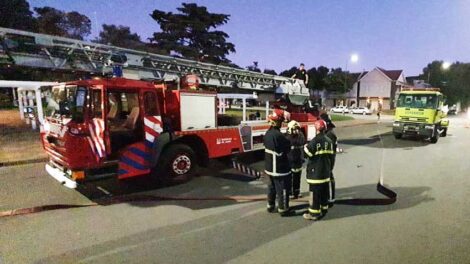 Bomberos de Junín realizaron práctica con escalera mecánica