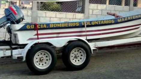 Donan embarcación a bomberos de San Lucas Tolimán