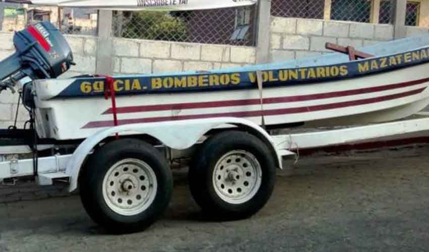 Donan embarcación a bomberos de San Lucas Tolimán