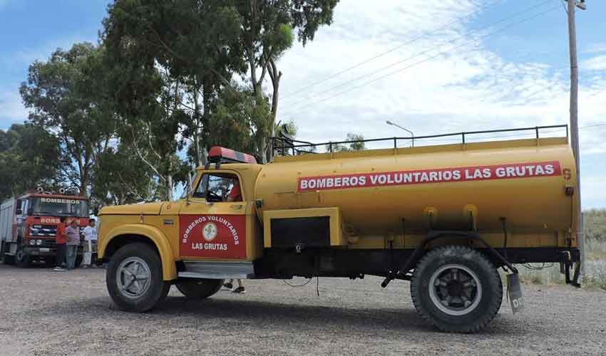 Bomberos de Puerto SAE recibió camión cisterna