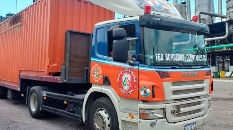 Bomberos de Córdoba transportaron alcohol a granel para los Bomberos Voluntarios
