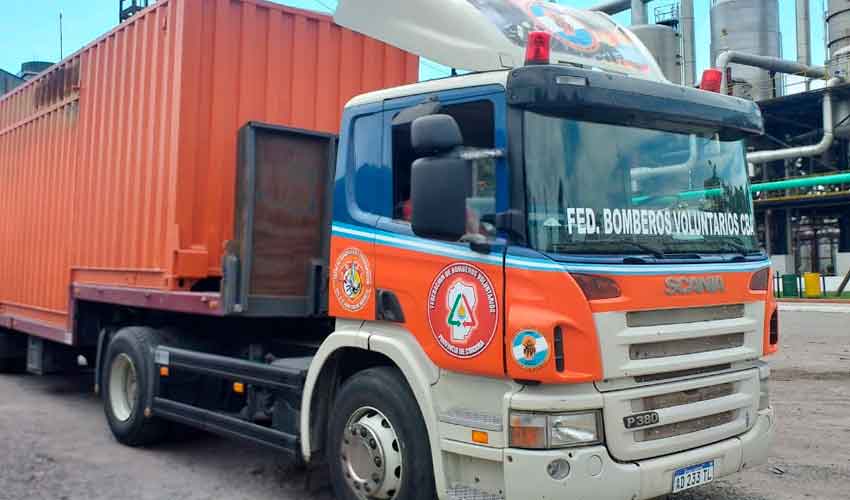 Bomberos de Córdoba transportaron alcohol a granel para los Bomberos Voluntarios