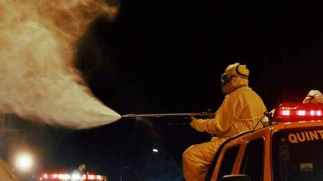 Bomberos Voluntarios desinfectan las calles de Lambaré
