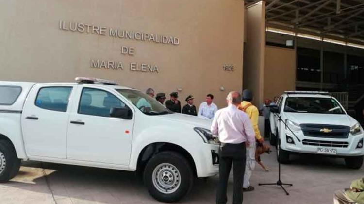 Bomberos de María Elena reciben dos nuevas camionetas