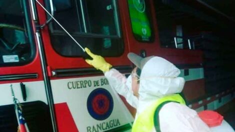 Descontaminan carros y cuarteles del Cuerpo de Bomberos de Rancagua