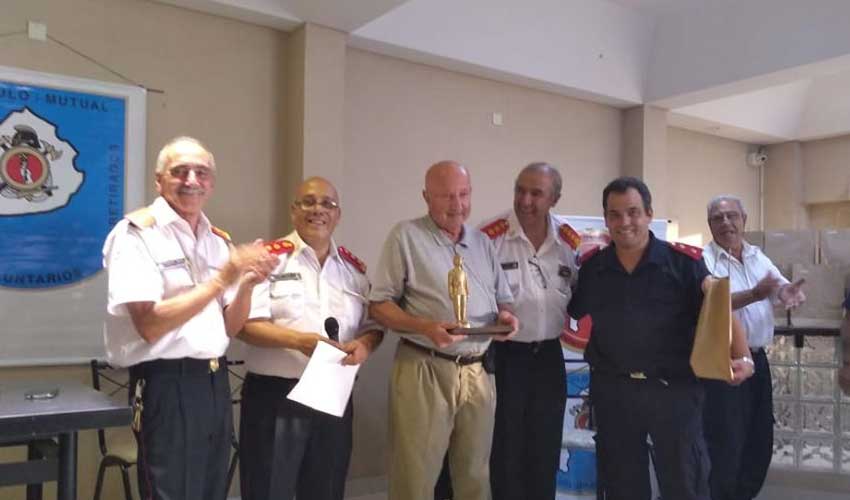 Reconocimiento por sus 50 años de servicio y vocación bomberil