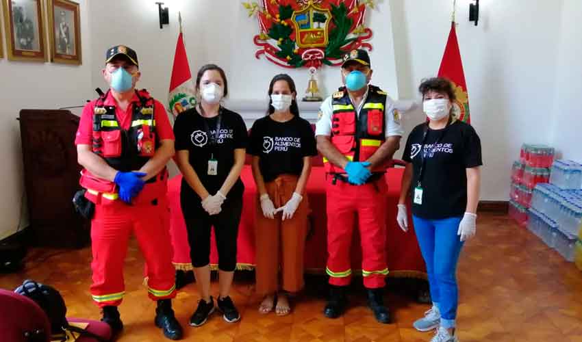 Bomberos de Lima reciben donación de alimento de parte de empresas