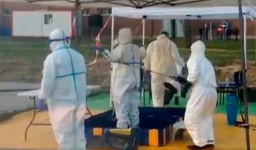 Bomberos habilitan estación de descontaminación de ambulancias