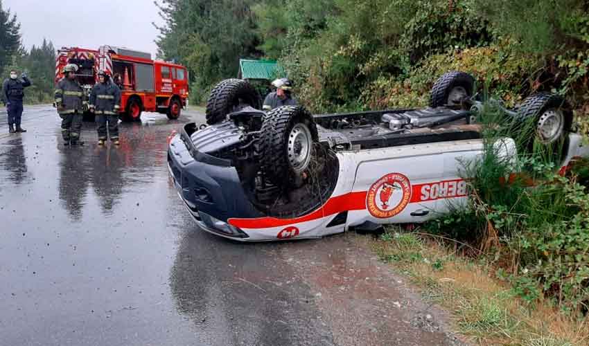 Un móvil de Bomberos de Lago Puelo sufrió un vuelco