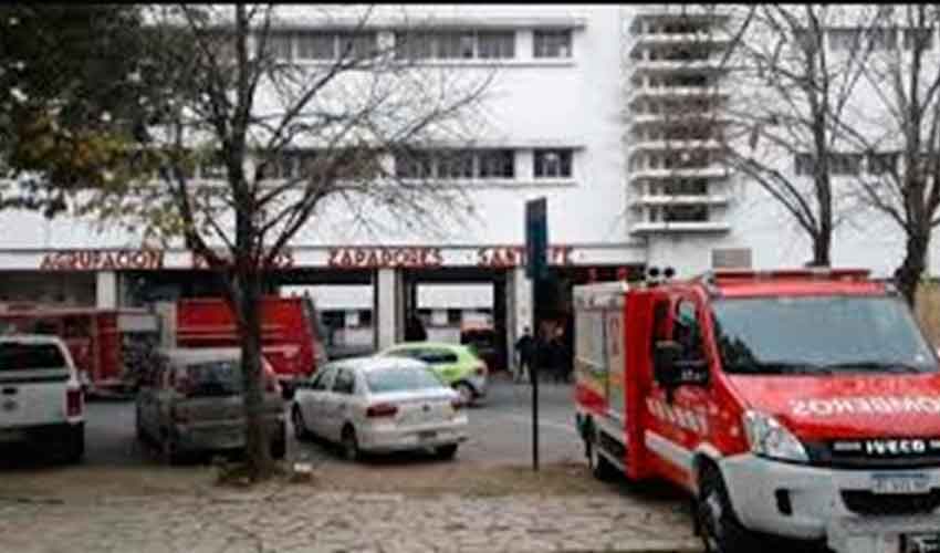 Se encuentra aislado de manera preventiva el edificio de los bomberos zapadores