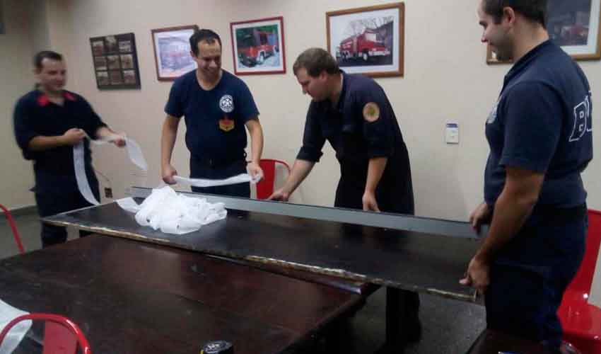 Bomberos de Lomas de Zamora confeccionan barbijos