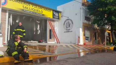 Incendio se propaga y afecta a Cuartel de Bomberos Voluntarios