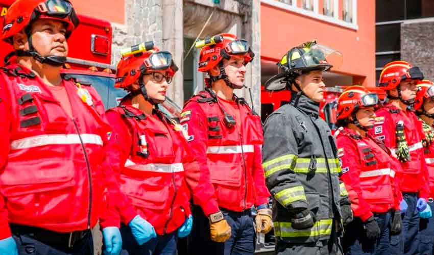Bomberos de Quito cumplio 76 años de servicio a la comunidad