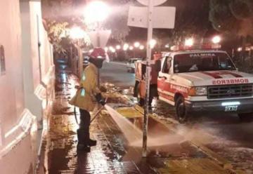 Bomberos Voluntarios de Palmira desifectan calles