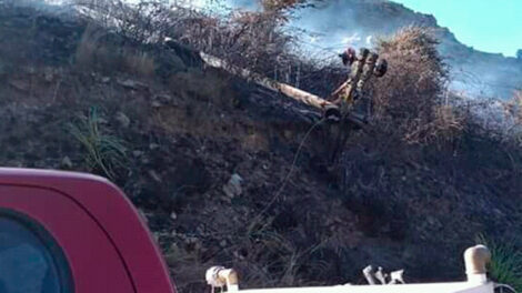 Bomberos controlan un incendio forestal en La Cumbre