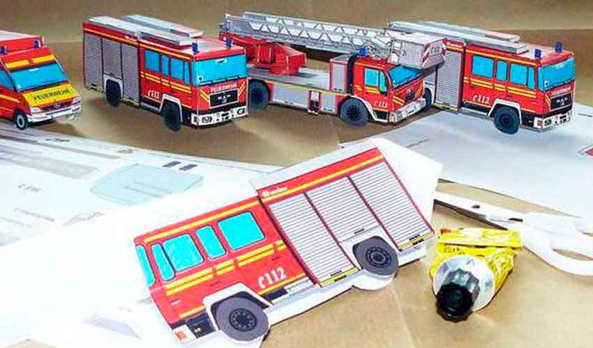 Bomberos ofrecen maquetas de sus vehículos para que los niños las monten