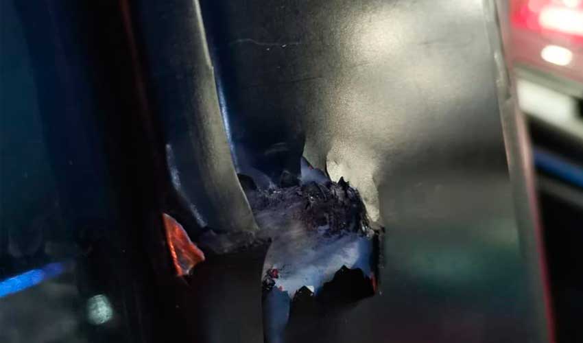 Móvil acudía a un llamado de incendio y recibió un impacto de bala