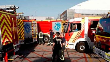 Bomberos crean una base para trabajos de descontaminación