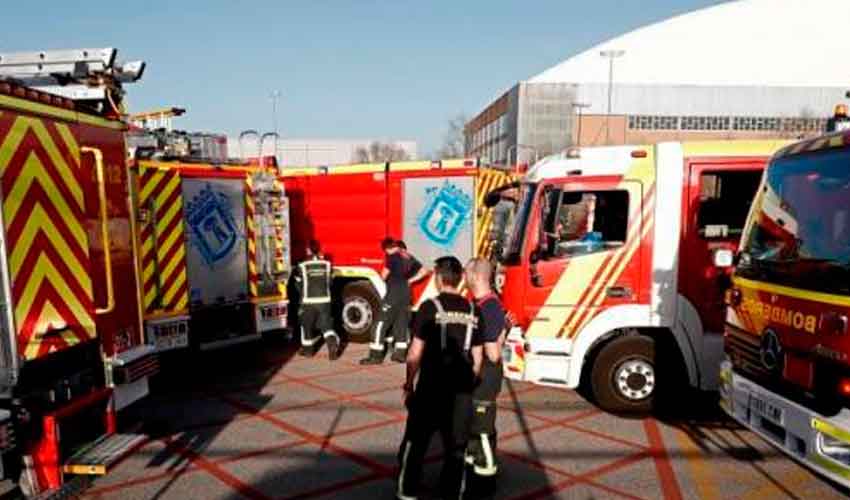 Bomberos crean una base para trabajos de descontaminación