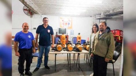 Bomberos de Frontera recibieron equipos donados