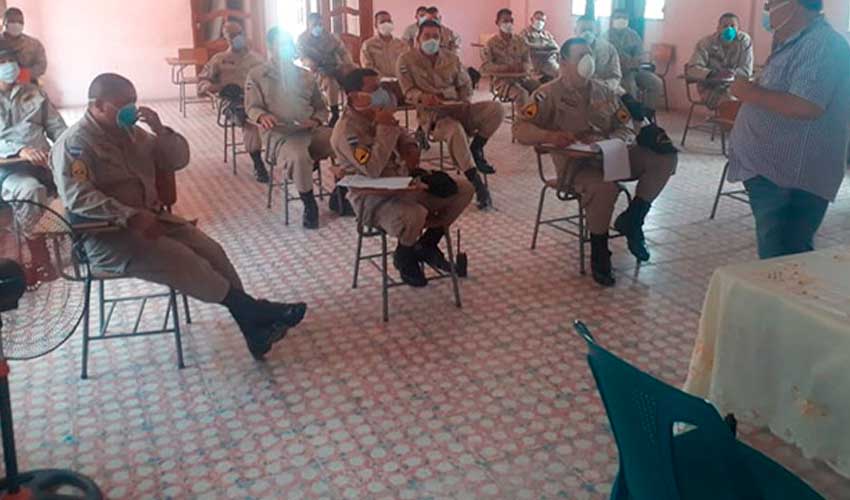 Capacitan a bomberos en Honduras contra el COVID-19