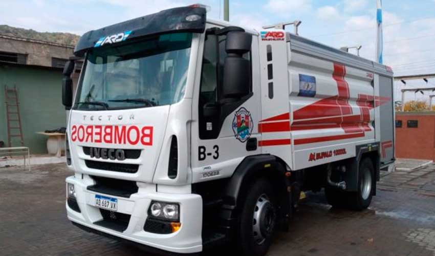 Bomberos de Villa Carlos Paz presentaron la nueva autobomba “Búfalo”