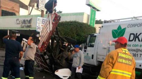 Bombero muere y dos quedan lesionados en accidente