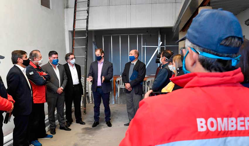 Entregan aportes a bomberos voluntarios de toda la provincia
