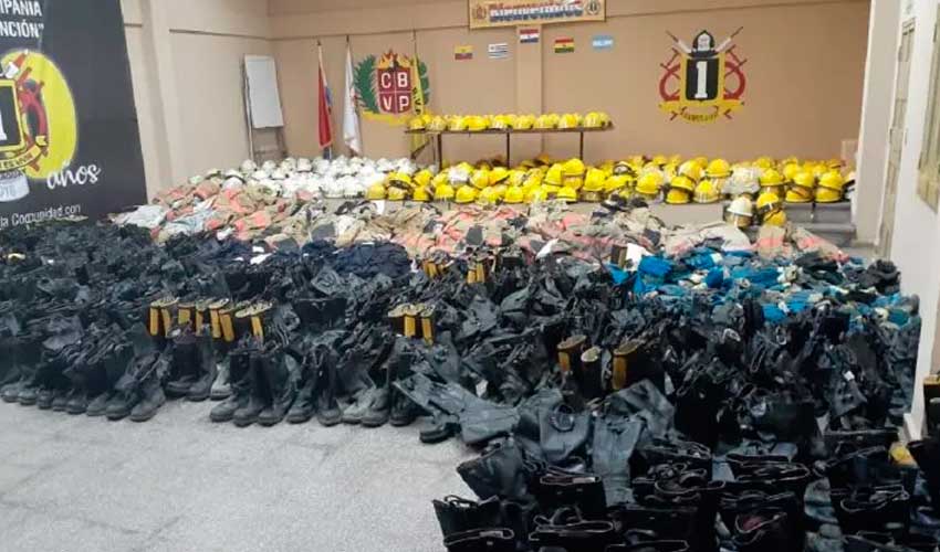 Bomberos de EEUU donan equipos de protección a Bomberos paraguayos