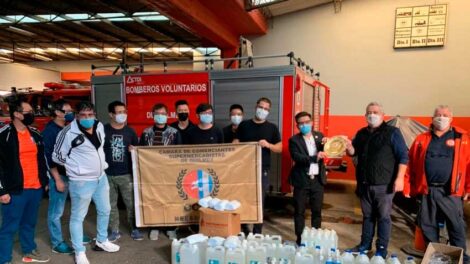 Supermercadistas realizaron donativo de alcohol a los Bomberos de Quilmes
