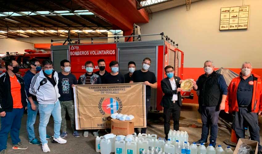 Supermercadistas realizaron donativo de alcohol a los Bomberos de Quilmes