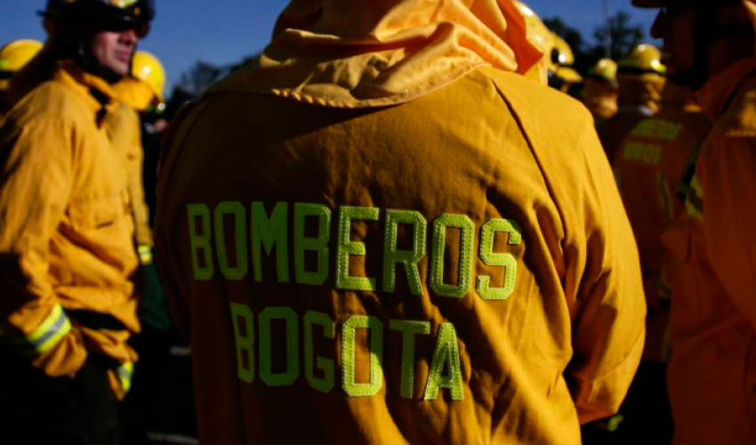 Roban camión con equipos y trajes para los Bomberos