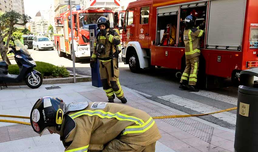Las quemaduras de un bombero cuestionan la calidad de los epis
