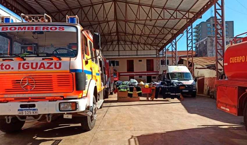 Bomberos de Iguazú celebró su aniversario con la entrega de equipamiento