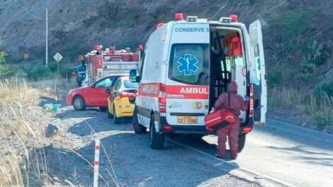 Dos bomberos fallecen tras volcarse motobomba