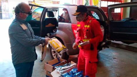 Donan instrumentos de protección a bomberos de Chiclayo