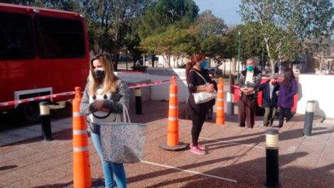 Bomberos Voluntarios de Trelew prepararon un locro solidario